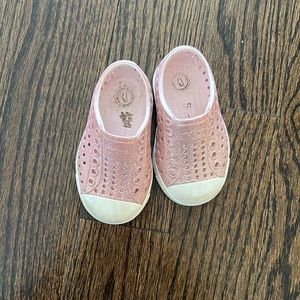 Baby girl shimmer native shoes